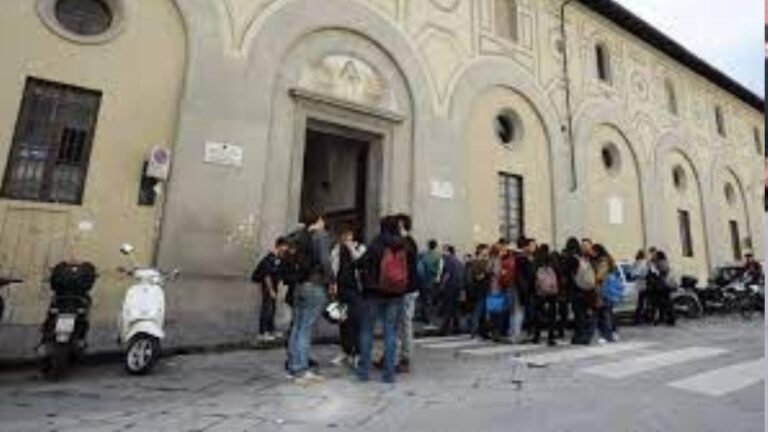 Firenze, Liceo Michelangiolo: pugni e calci contro alcuni studenti