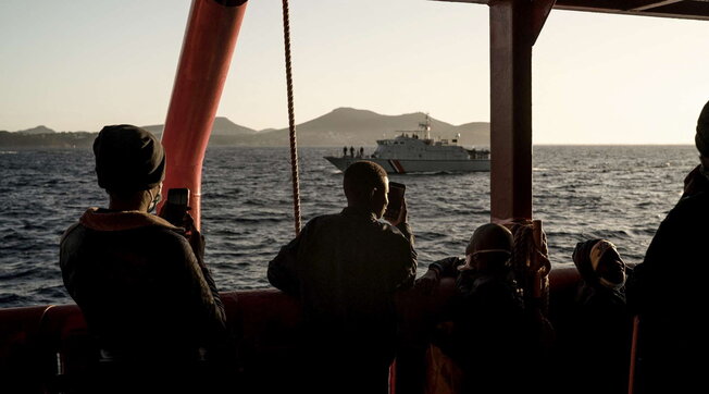 Migranti, Alarm Phone: in 500 su un barcone in arrivo