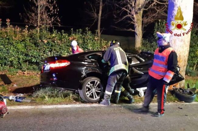 Incidente a Treviso: auto contro platano: morte due ragazze